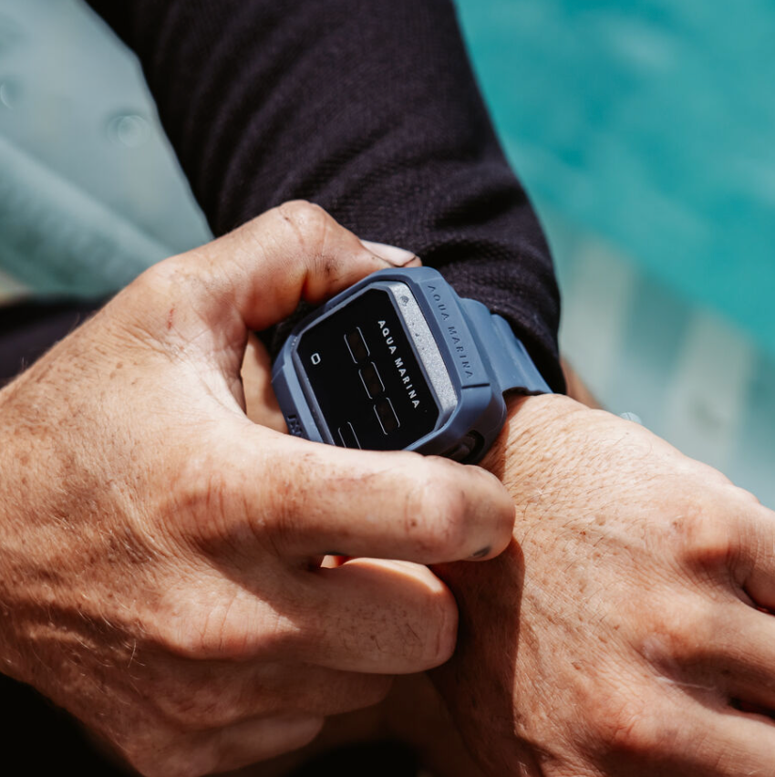 Adjusting Aqua Marina BlueDrive X wristwatch control.
