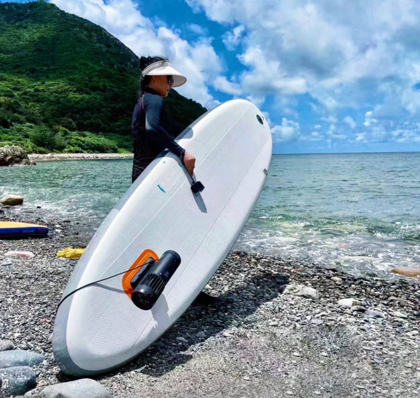 Girl holding SUP with LEFEET S1 Pro attached.