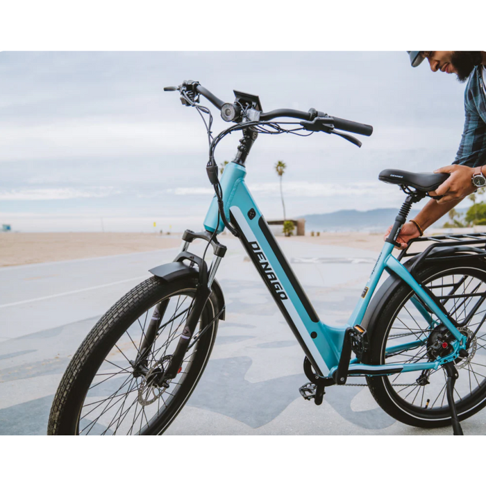 Denago Commute 1 Step-Thru Light Blue Guy Adjusting Seat